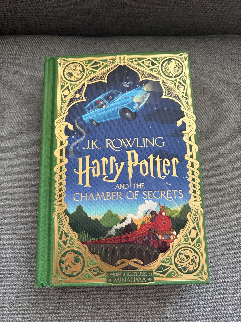 Illustrated Harry Potter and the Chamber of Secrets.